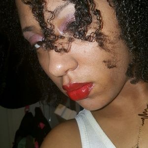 Meet your Posher, Alicia